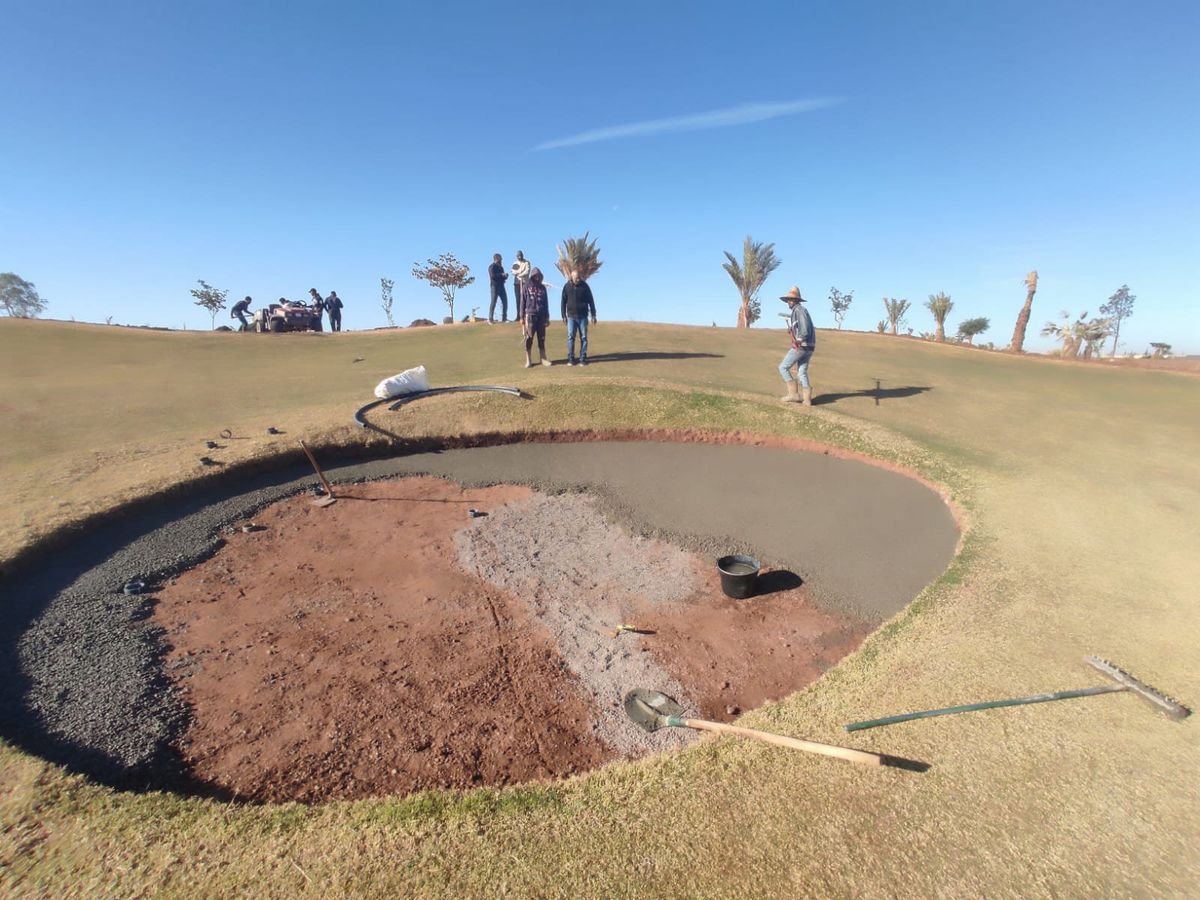 Équipe AJP Travaux en construction d'un bunker